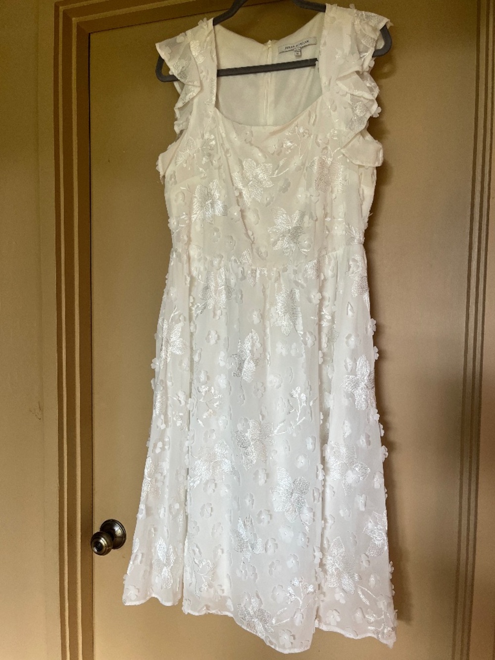 julia jordan White Floral Midi Dress